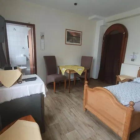 Large Detached In Hesse With Private Garden And Terrace 홈베르크